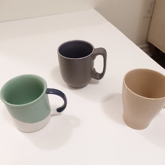 Set of 3 Starbucks mugs 2009, 2010, 2017 - Picture 10 of 10